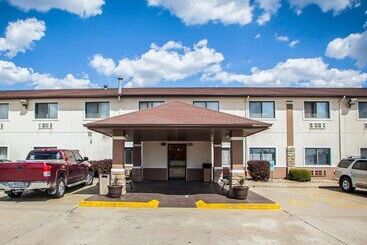 هتل Quality Inn Near I72 And Hwy 51