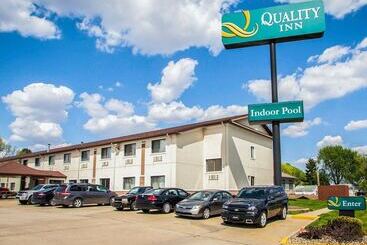 هتل Quality Inn Near I72 And Hwy 51