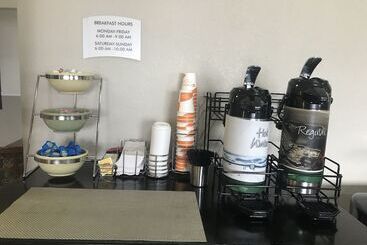 هتل Quality Inn Near I72 And Hwy 51