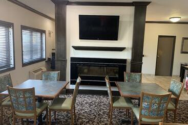 هتل Quality Inn Near I72 And Hwy 51