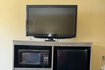 هتل Quality Inn Near I72 And Hwy 51
