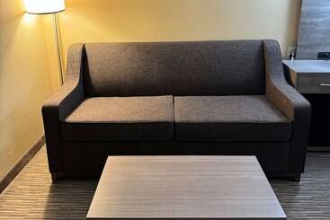 هتل Quality Inn Near I72 And Hwy 51