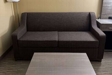 هتل Quality Inn Near I72 And Hwy 51