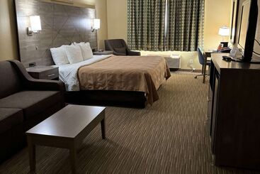 هتل Quality Inn Near I72 And Hwy 51
