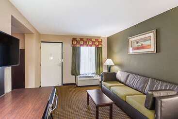 هتل Quality Inn & Suites Greenville   Haywood Mall