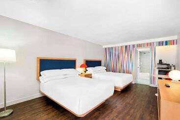 בית מלון כפרי Signature Inn Indio I 10