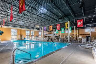 هتل Quality Inn University Lansing