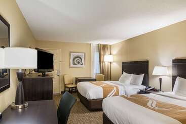 هتل Quality Inn University Lansing