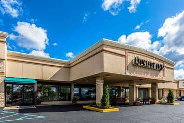 هتل Quality Inn University Lansing
