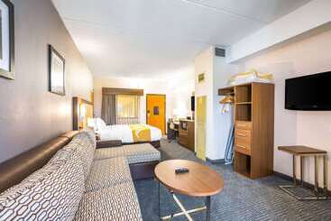 هتل Quality Suites