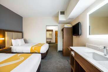 هتل Quality Suites