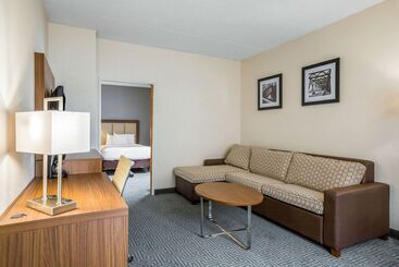 هتل Quality Suites