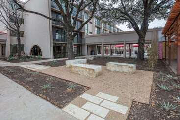 هتل Ramada By Wyndham Austin South