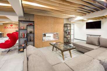 هتل Ramada By Wyndham Austin South