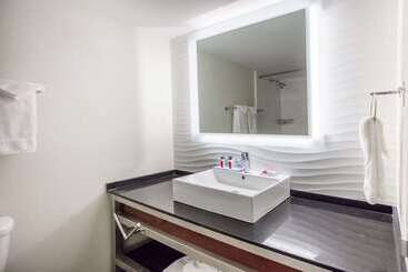 هتل Ramada By Wyndham Austin South