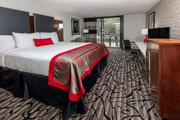 هتل Ramada By Wyndham Austin South