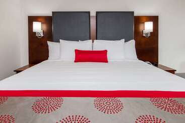 هتل Ramada By Wyndham Austin South
