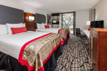 هتل Ramada By Wyndham Austin South