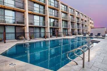 هتل Ramada By Wyndham Austin South