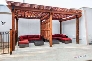 هتل Ramada By Wyndham Austin South