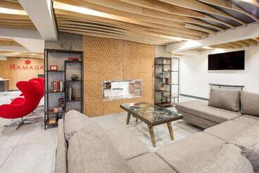 هتل Ramada By Wyndham Austin South