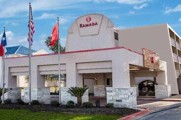 هتل Ramada By Wyndham Austin South
