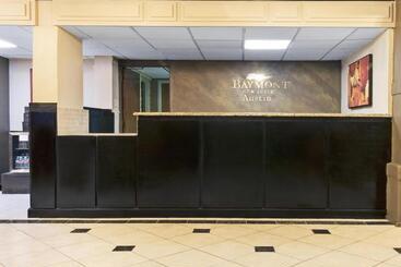 هتل Ramada By Wyndham Austin South
