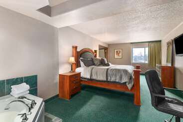 هتل Ramada By Wyndham Bismarck