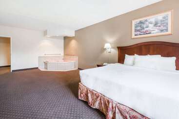 هتل Ramada By Wyndham Harrisburg/hershey Area