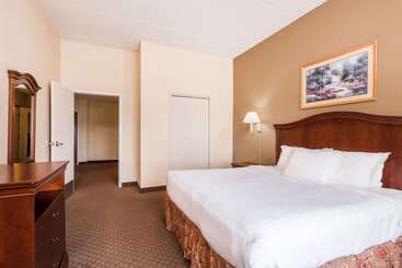 هتل Ramada By Wyndham Harrisburg/hershey Area