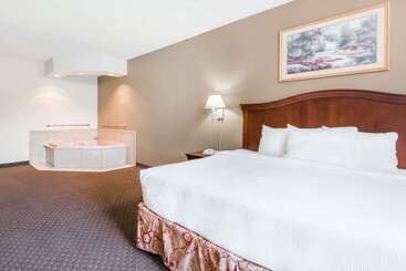 هتل Ramada By Wyndham Harrisburg/hershey Area