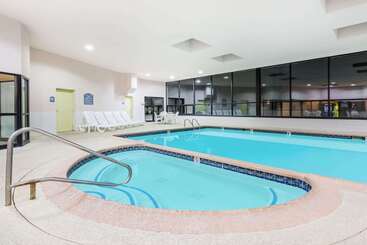 هتل Ramada By Wyndham Harrisburg/hershey Area