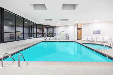هتل Ramada By Wyndham Harrisburg/hershey Area