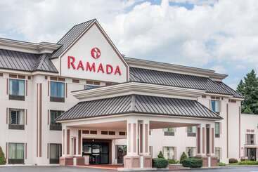 هتل Ramada By Wyndham Harrisburg/hershey Area