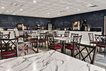 هتل Ramada By Wyndham Harrisburg/hershey Area