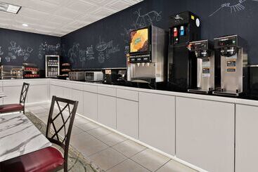 هتل Ramada By Wyndham Harrisburg/hershey Area