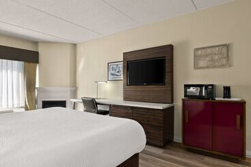 هتل Ramada By Wyndham Harrisburg/hershey Area