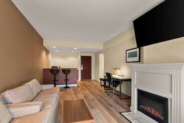 هتل Ramada By Wyndham Harrisburg/hershey Area
