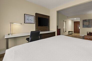 هتل Ramada By Wyndham Harrisburg/hershey Area