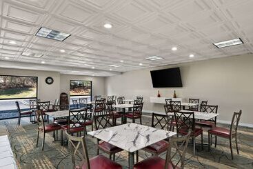 هتل Ramada By Wyndham Harrisburg/hershey Area