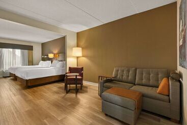 هتل Ramada By Wyndham Harrisburg/hershey Area