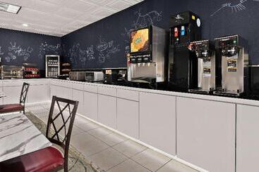 هتل Ramada By Wyndham Harrisburg/hershey Area