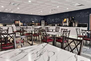 هتل Ramada By Wyndham Harrisburg/hershey Area