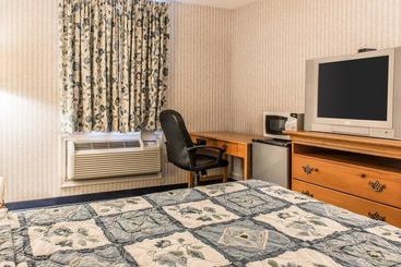 هتل Rodeway Inn Amish Country