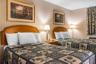 هتل Rodeway Inn Amish Country