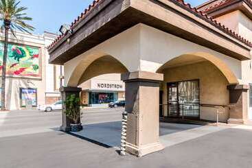 هتل Rodeway Inn Regalodge