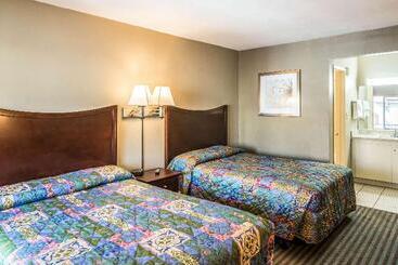 هتل Rodeway Inn Regalodge