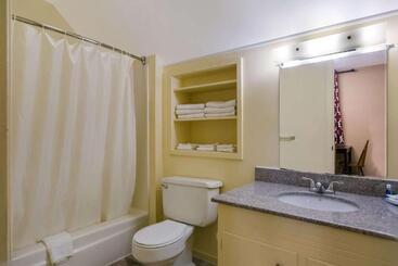هتل Rodeway Inn & Suites Hershey
