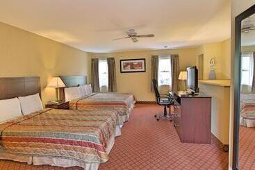 هتل Rodeway Inn & Suites Hershey