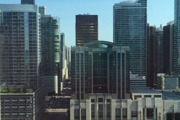 هتل Sheraton Grand Chicago Riverwalk